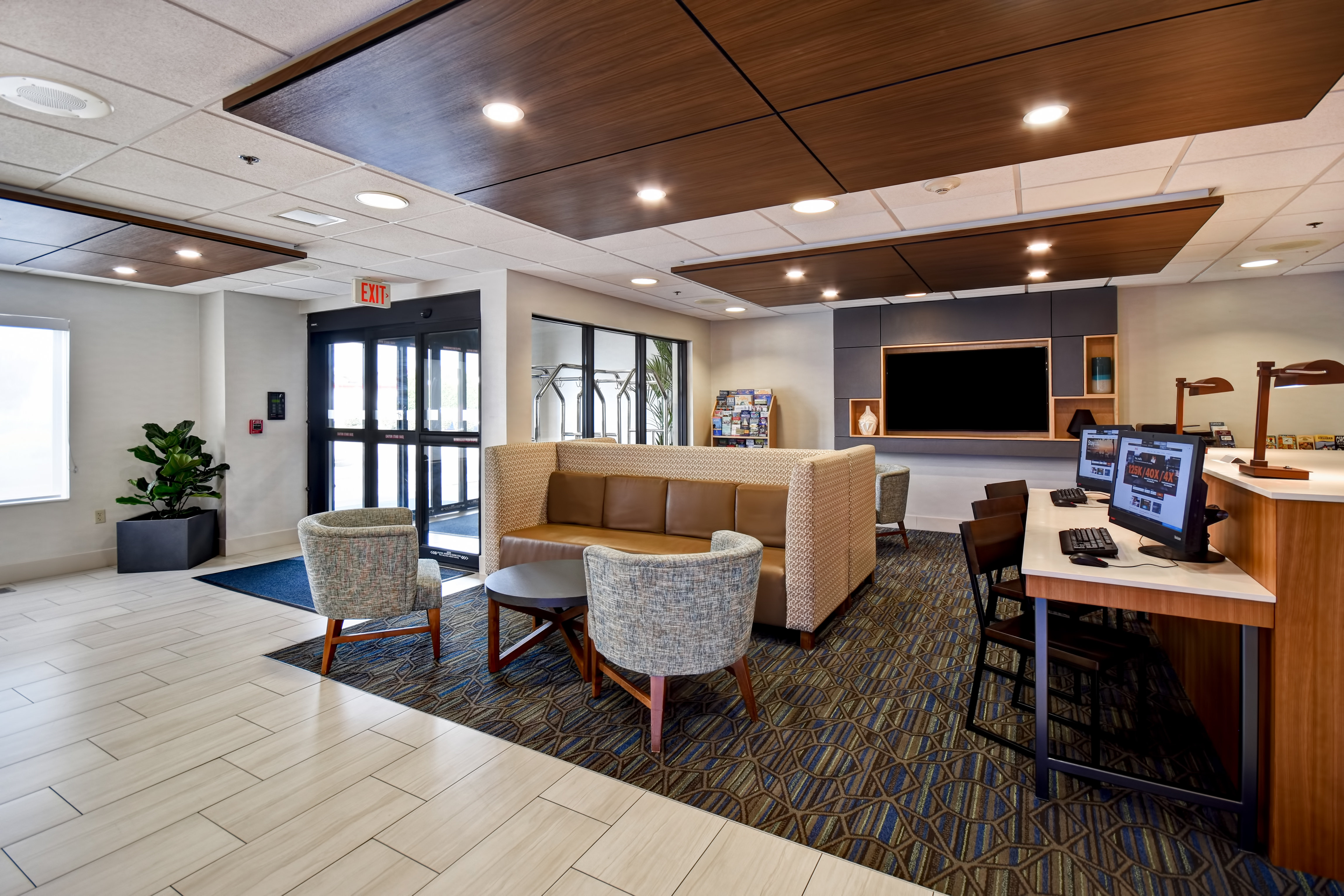 Holiday Inn Express Newport North - Middletown 47/49