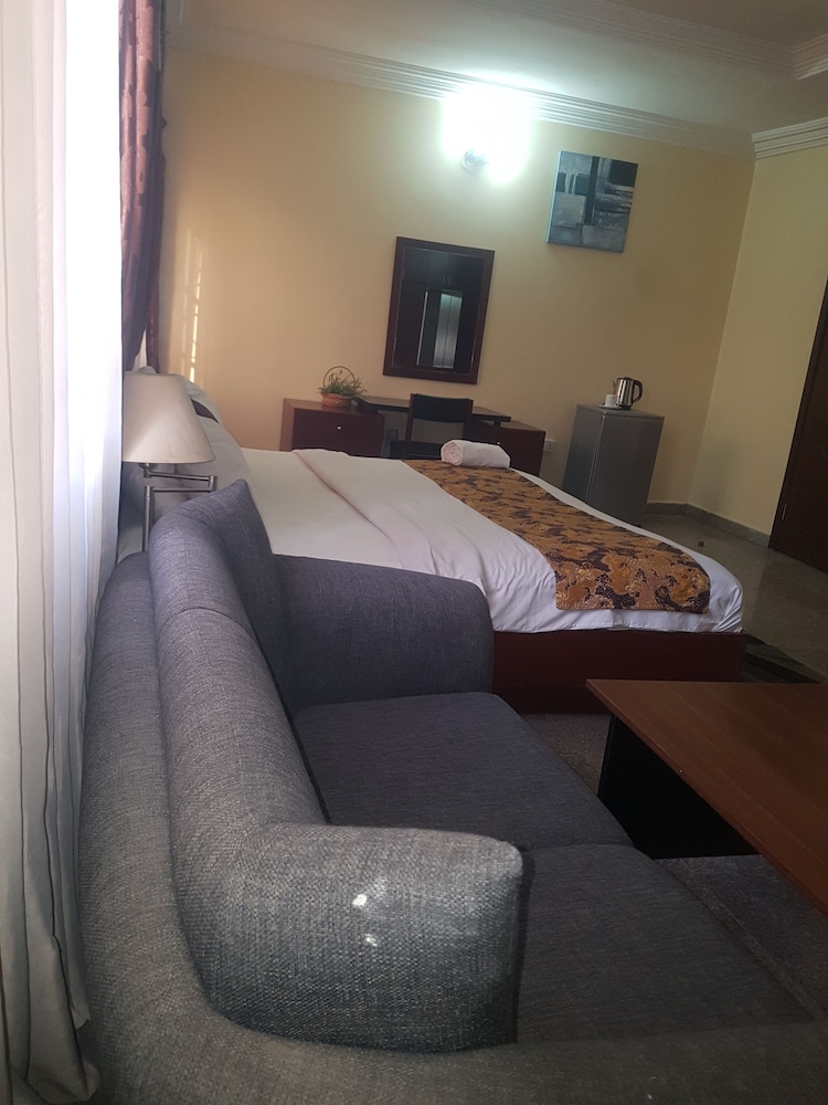 Zeina Suites Abuja 19/47