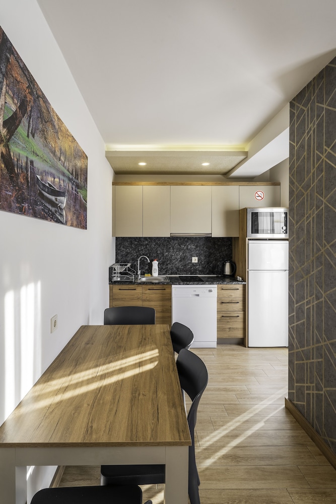 Golden World Suite Hotel 7/35