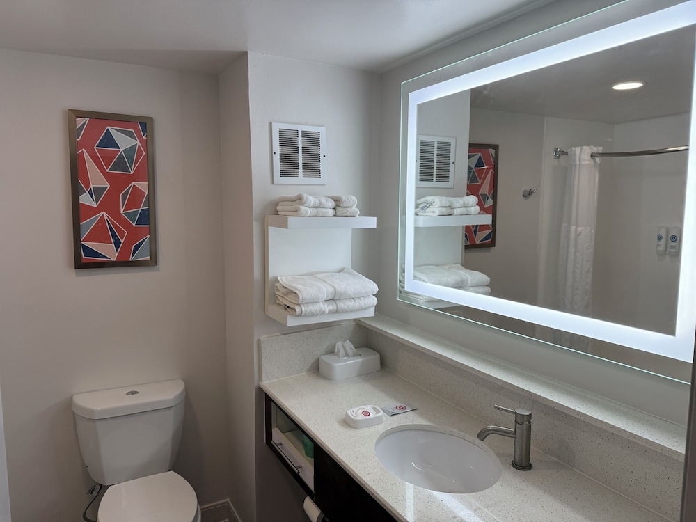 غرفة قياسية بسرير كينج، Comfort Inn Darien - North Brunswick 5/5