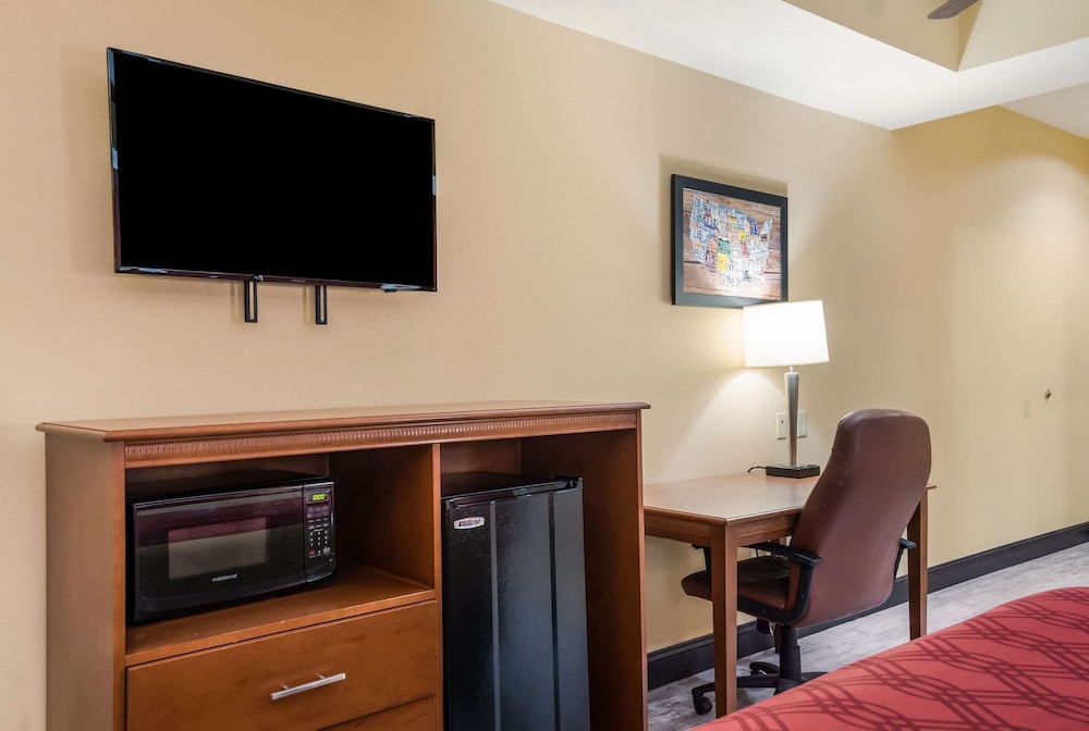 Econo Lodge Inn & Suites Little Rock SW 16/21