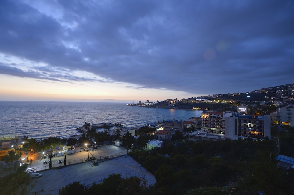Zett Hotel Jounieh 39/43