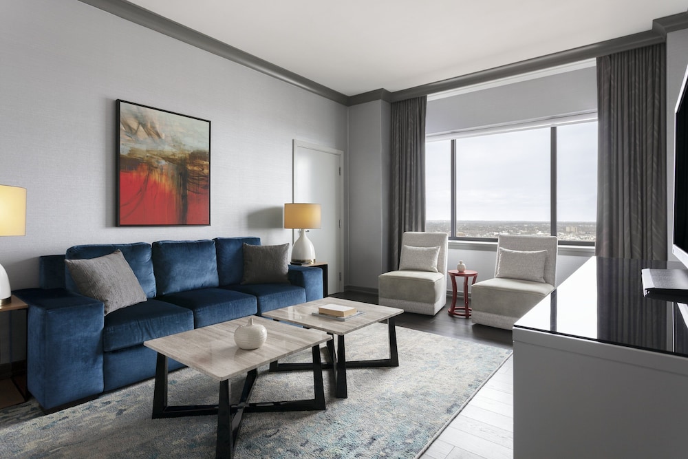 The Lofton Hotel Minneapolis, Tapestry Collection by Hilton 40/80