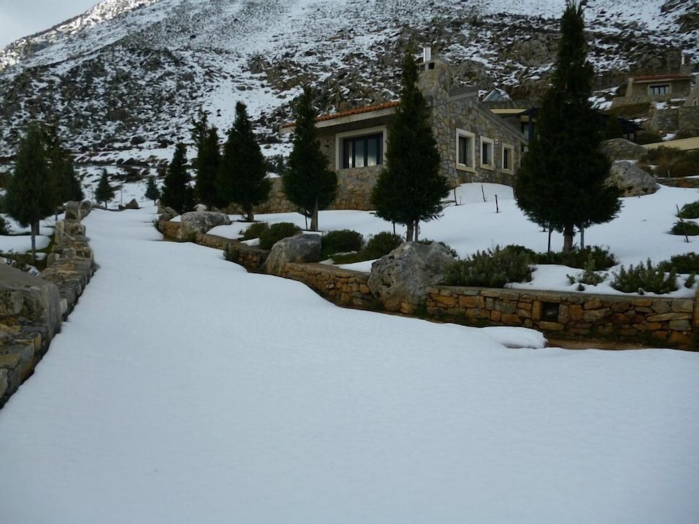 Aetovigla Guest Houses 25/30
