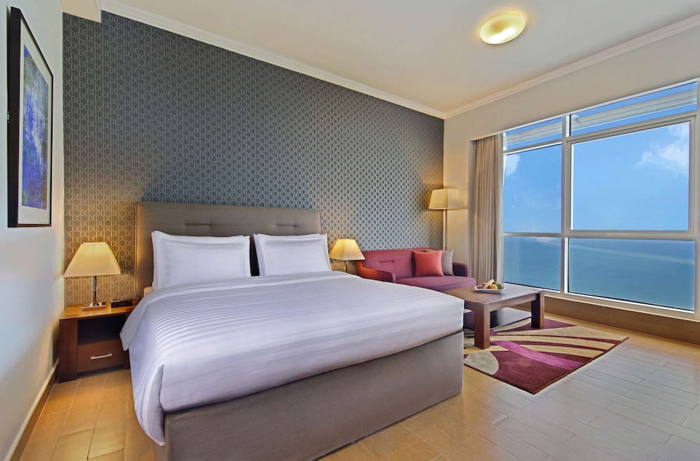 THE CURVE HOTEL 18/74
