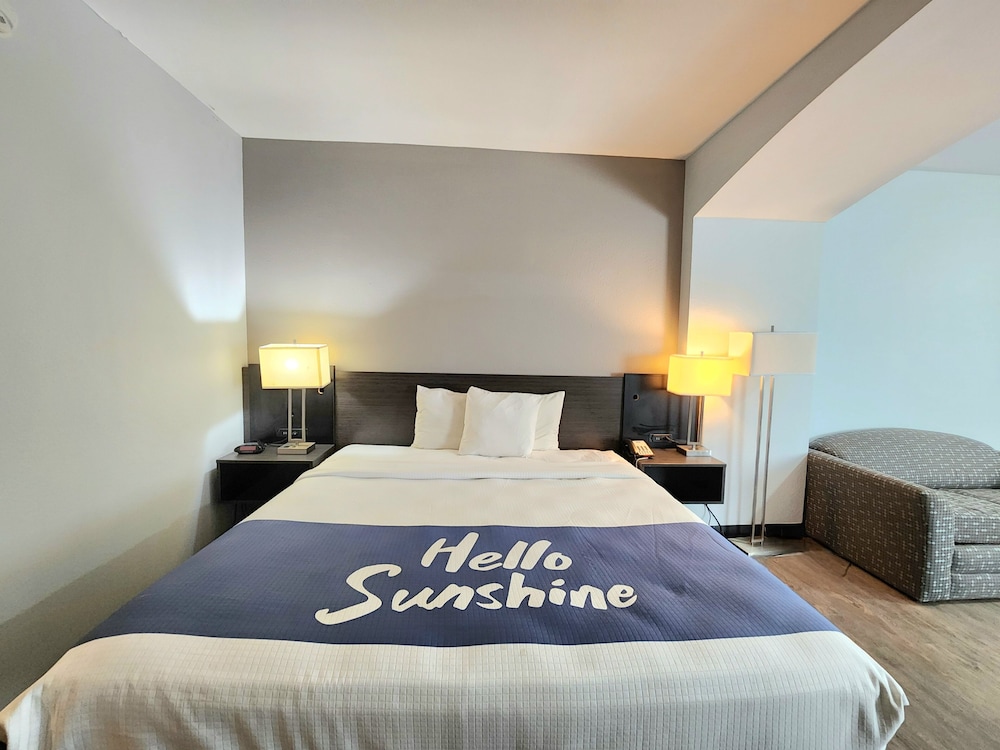 Days Inn & Suites by Wyndham Gonzales TX 18/53