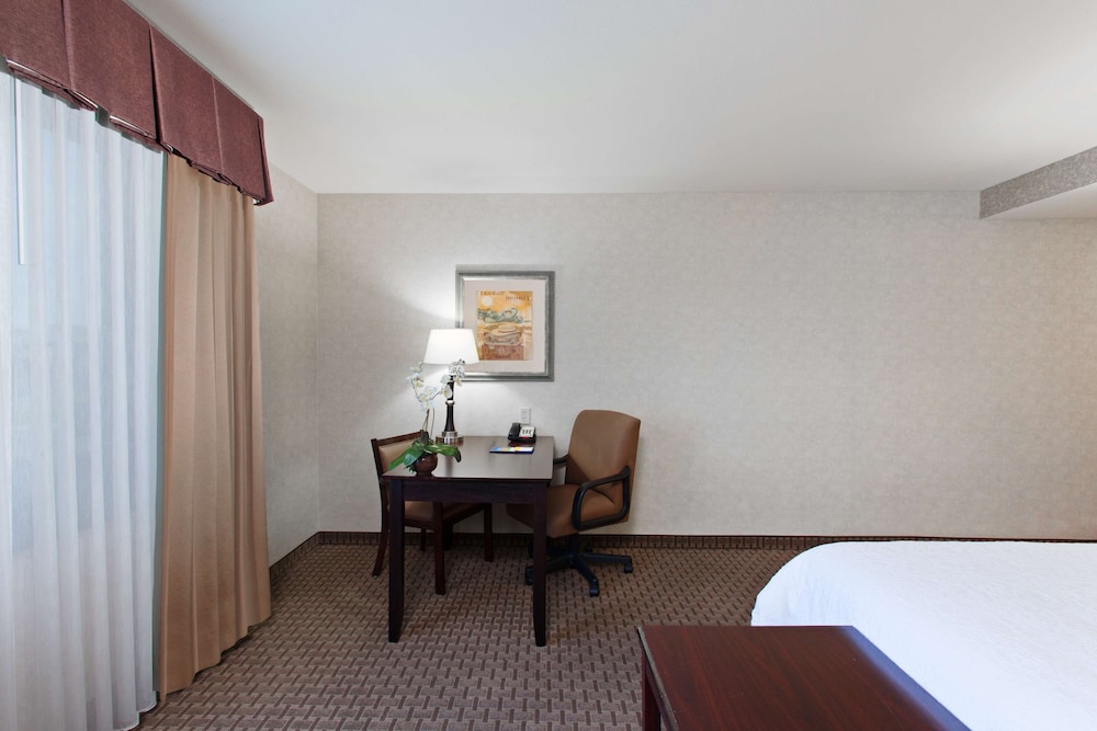 Hampton Inn Suites Oakland Airport 19/63