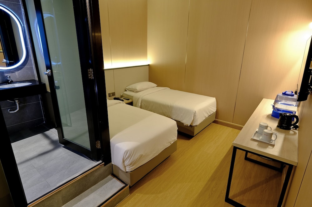 Ming Paragon Hotel 33/42