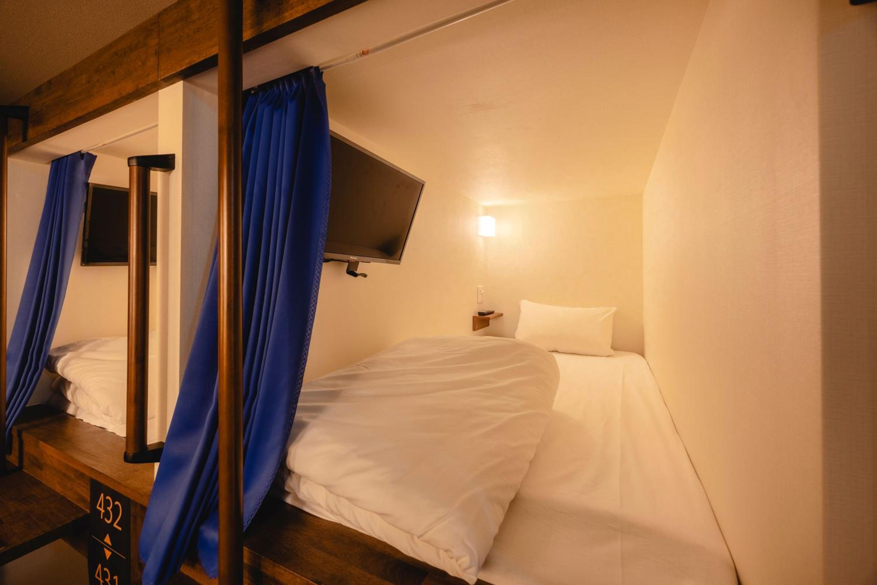 Capsule, Male Dorm, Upper, Single Bed