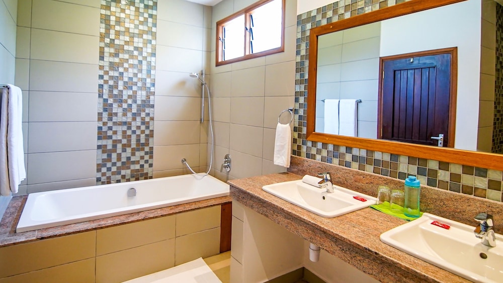 Papillon Lagoon Reef Hotel 60/61