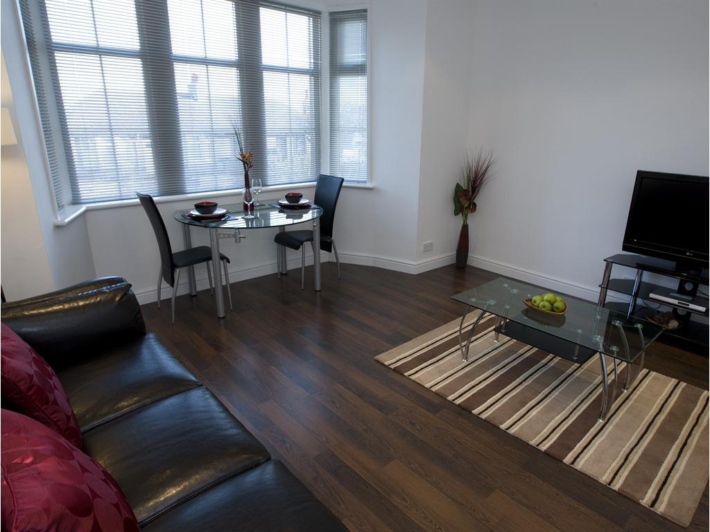 Aberdeen Serviced Apartments - The Lodge 8/13