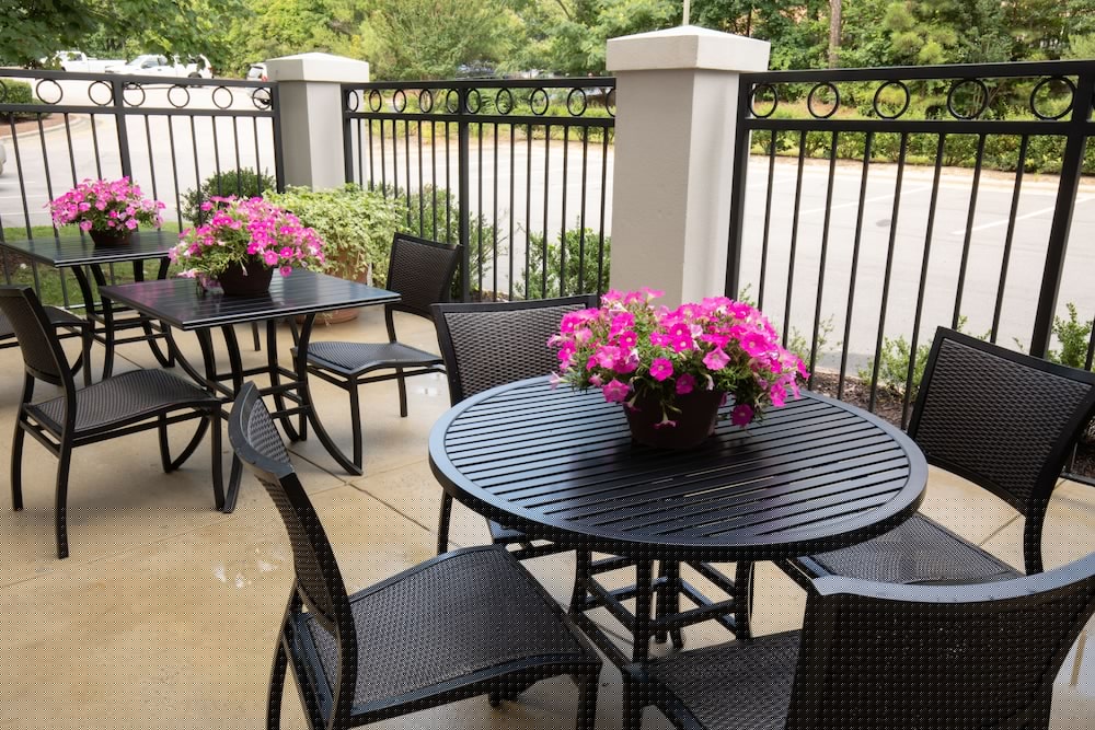 Holiday Inn Hotel And Suites Raleigh Cary I 40 Walnut St 52/68