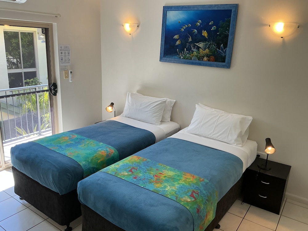1 Bedroom, Select