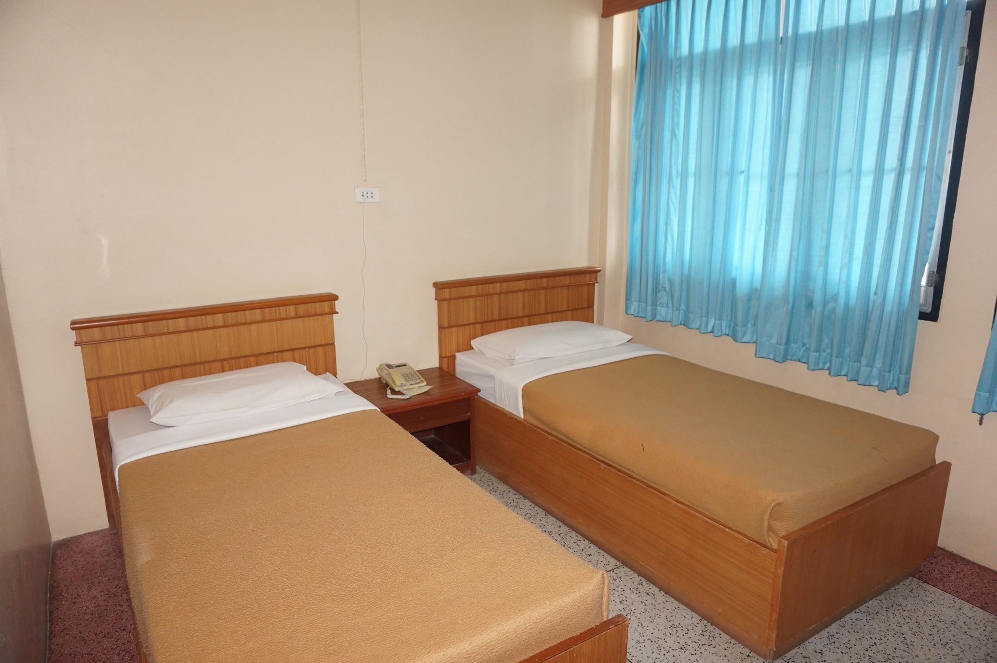 Standard, Twin Beds, with Fan، Supak Hotel 2/2