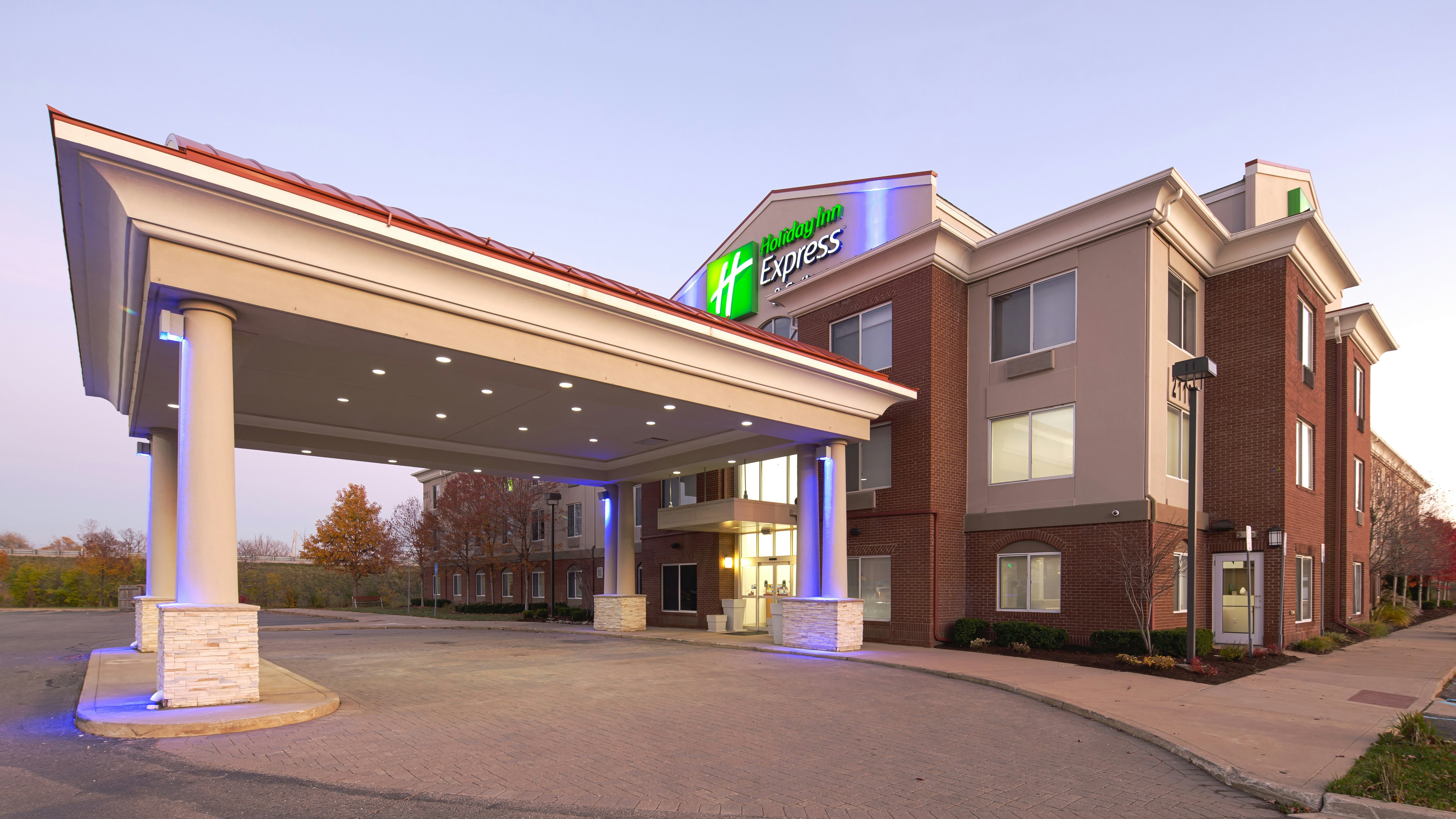 Holiday Inn Express Hotel And Suites Detroit Farmington Hills 52/53