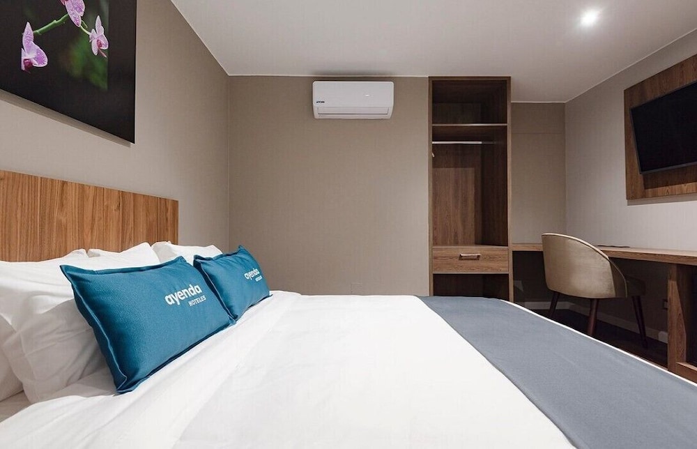 Comfort, Queen Bed