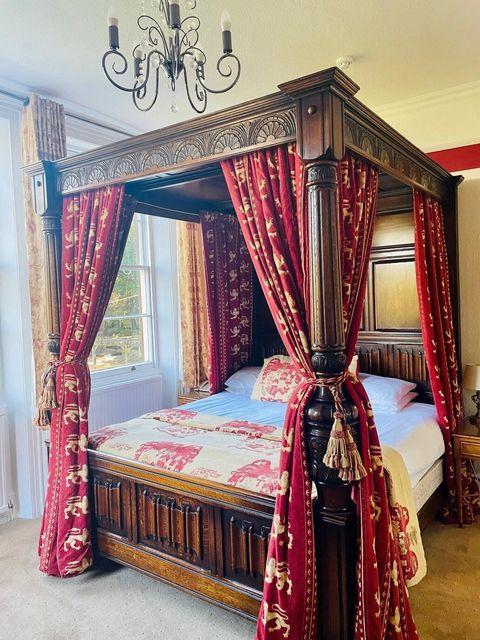 Four Poster, Double Bed