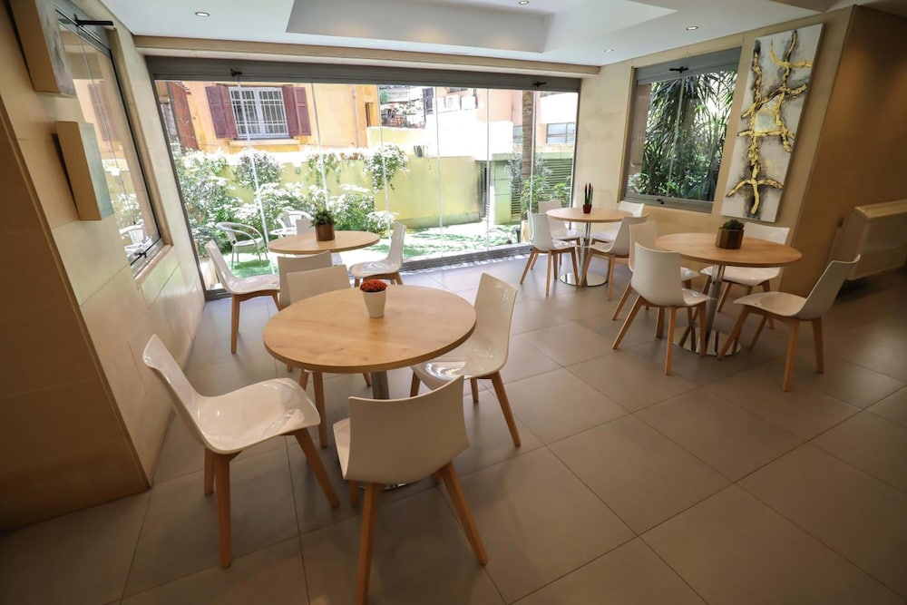 Sky Suites 53/61