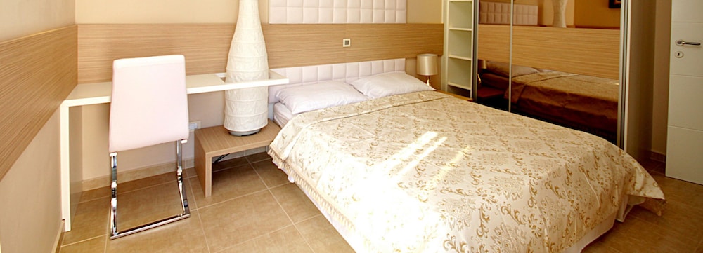 HOTEL BUTUA RESIDENCE 23/100