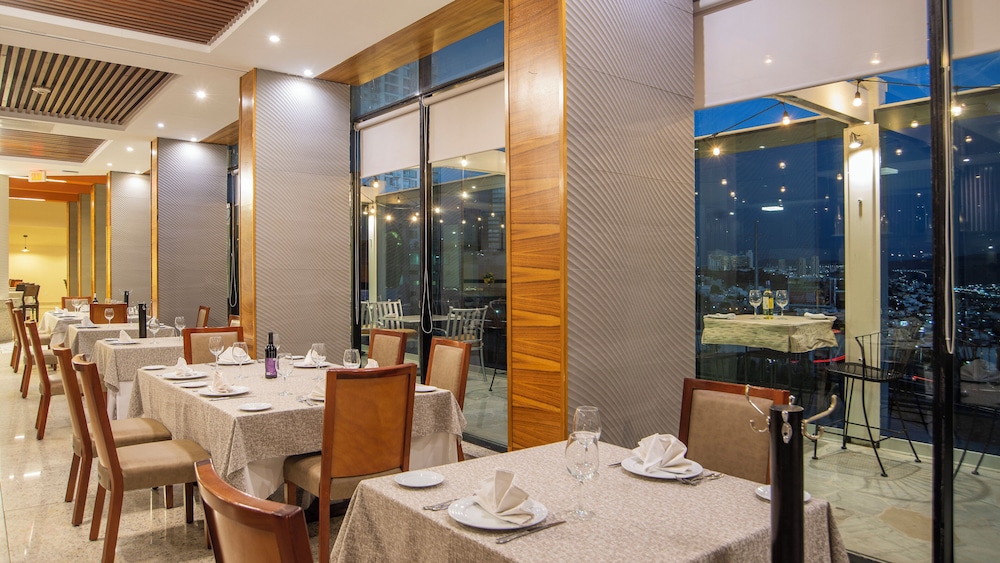Holiday Inn Queretaro Zona Diamante 32/50
