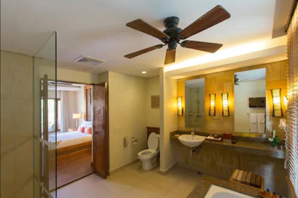 Crimson Resort and Spa Mactan 49/50