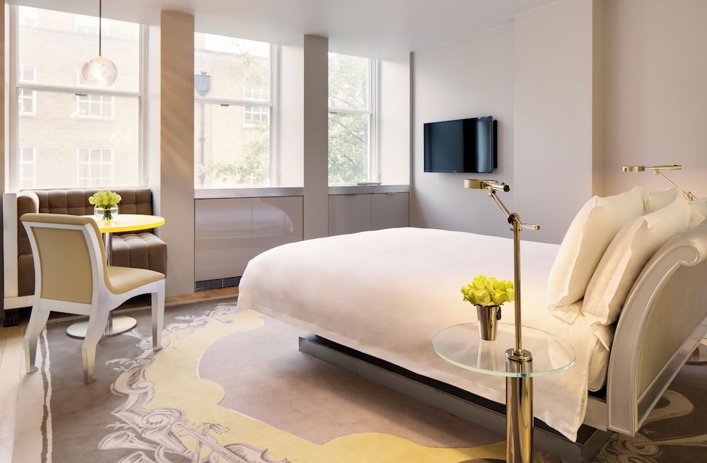 STANDARD, QUEEN BED