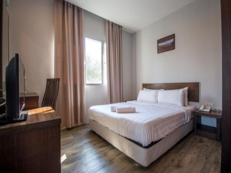 Chariton Hotel Butterworth 15/25