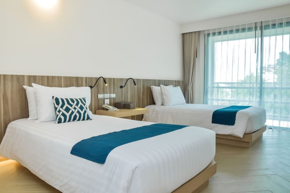 Mayaana Beach Resort - Formerly Golden Tulip Pattaya Beach Resort 12/49