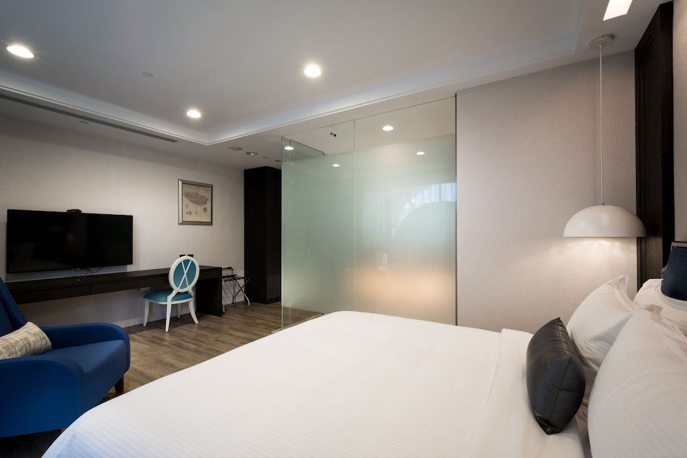 Hua Hotel 28/67