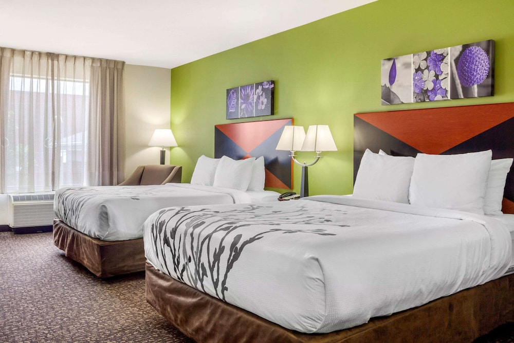STANDARD, 2 QUEEN BEDS