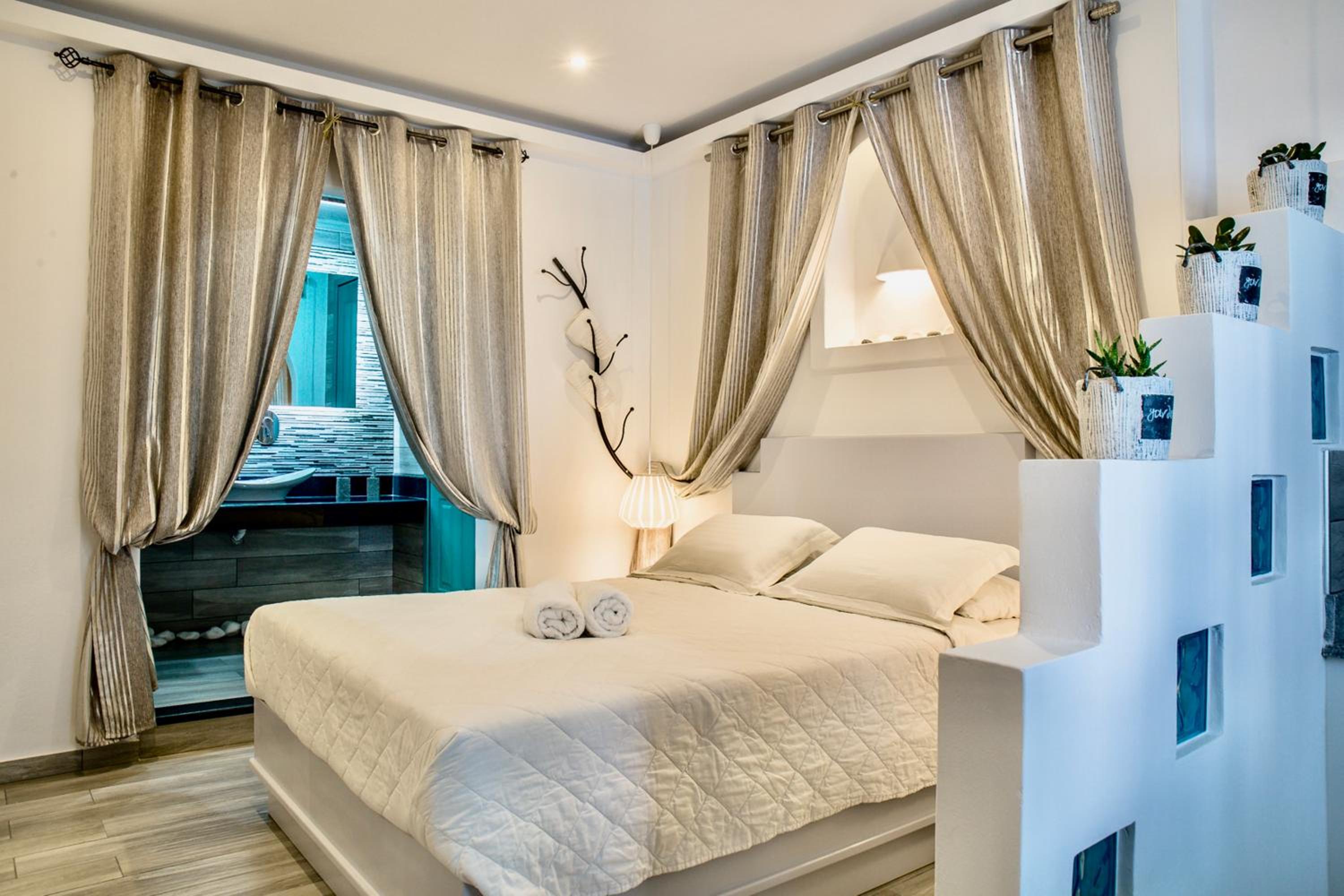 Superior, Studio, Queen Bed