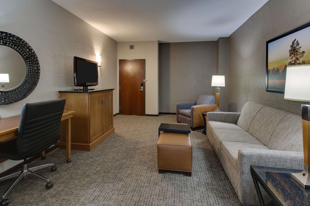 Drury Inn and Suites Phoenix Happy Valley 29/50