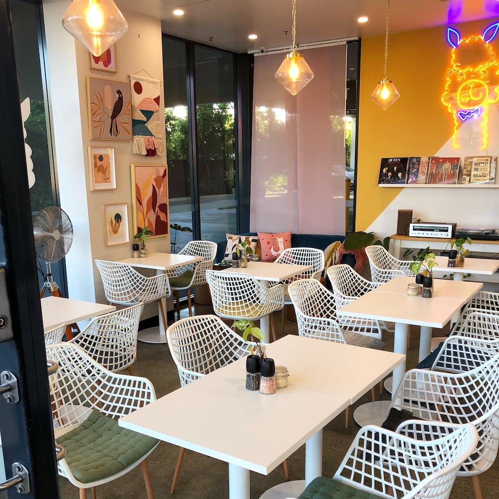 QUEST WOOLLOONGABBA 19/27