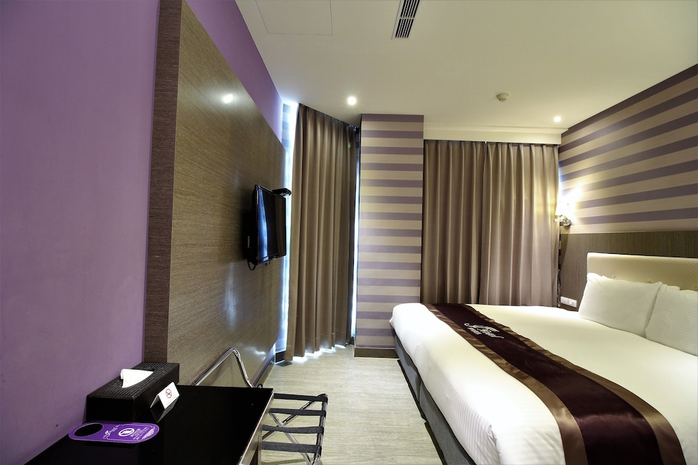 J Hotel 40/60