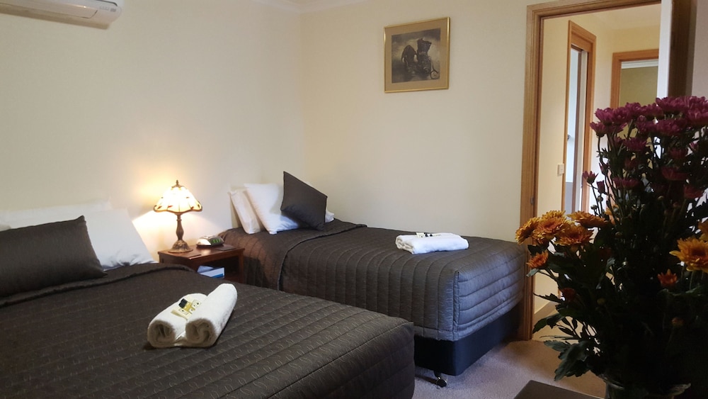 Daylesford Central Motor Inn 11/65
