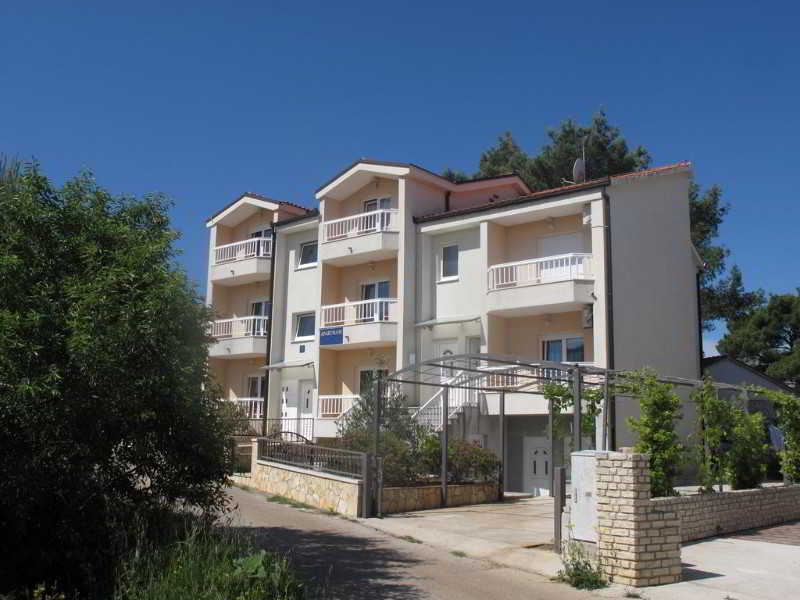 APARTMENTS MIA 2/29