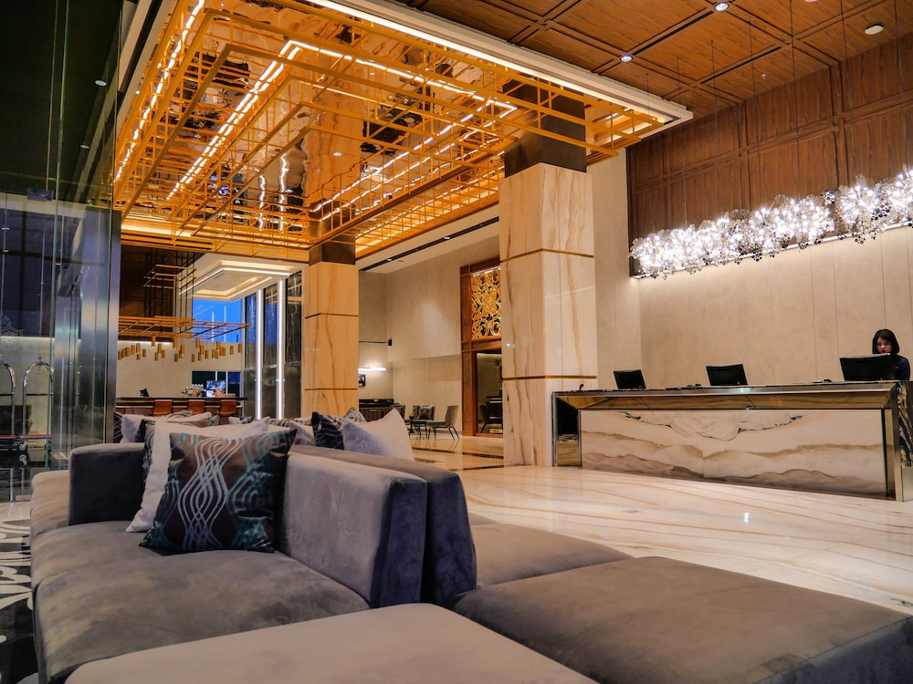 Movenpick Surabaya City 10/68