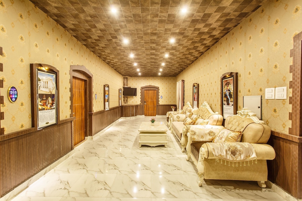 Royal Empire Boutique Hotel 34/47