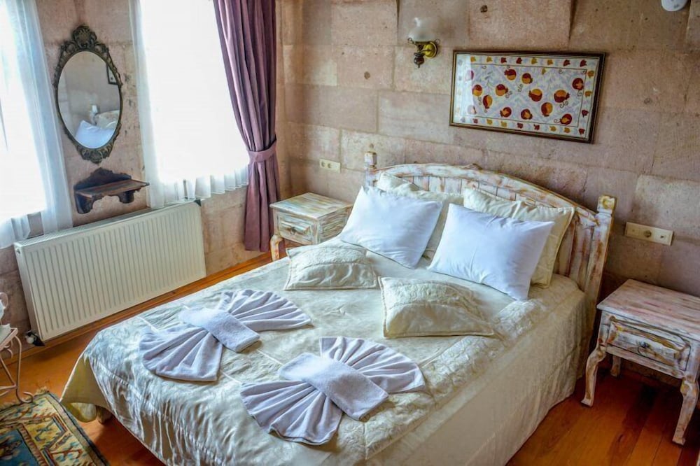 Valley Inn Cave Hotel 13/50