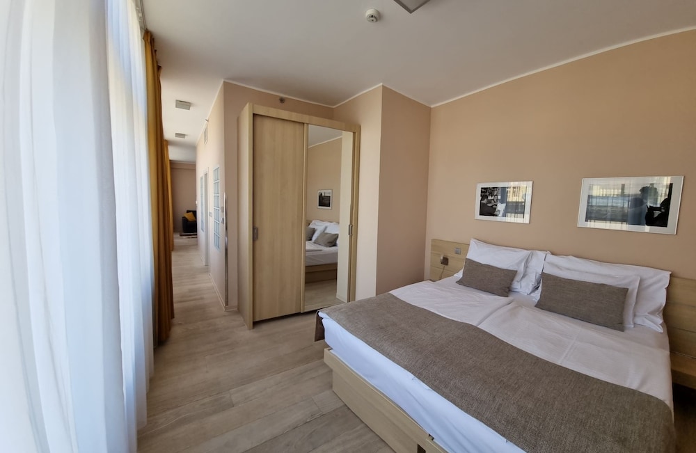 Amarilis Jerome Hotel 12/57