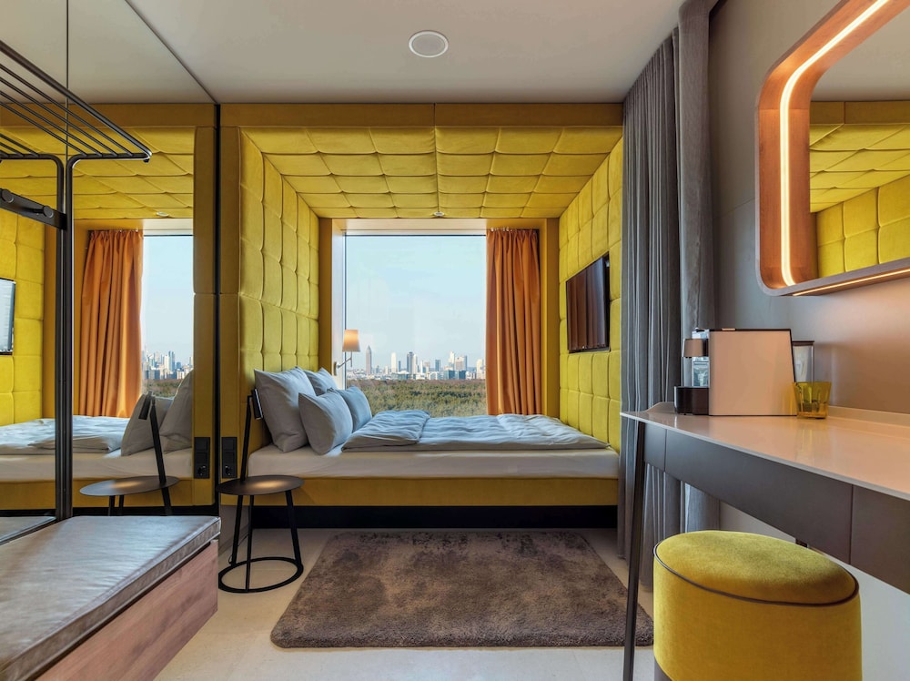 Smart, Single, Queen Bed