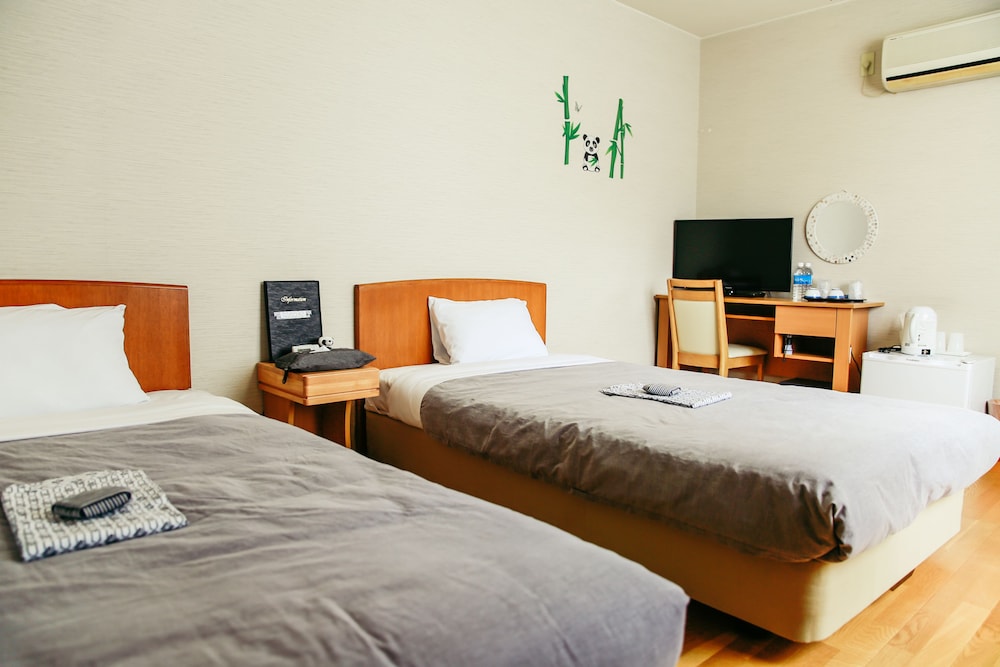 Shinnishiki Hotel 9/68