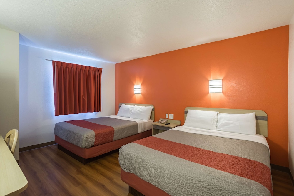 Motel6 Dale, IN 27/45