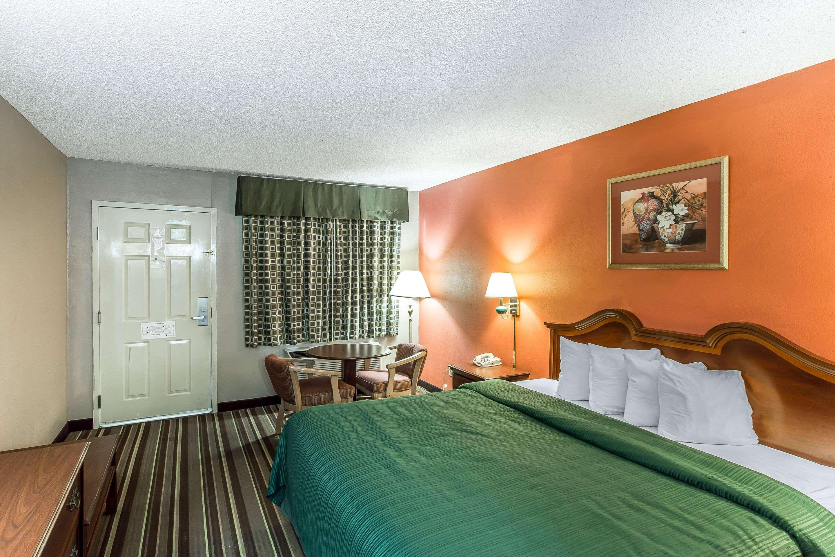 ROOM, KING BED