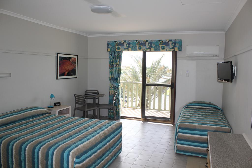 NINGALOO CORAL BAY 8/26