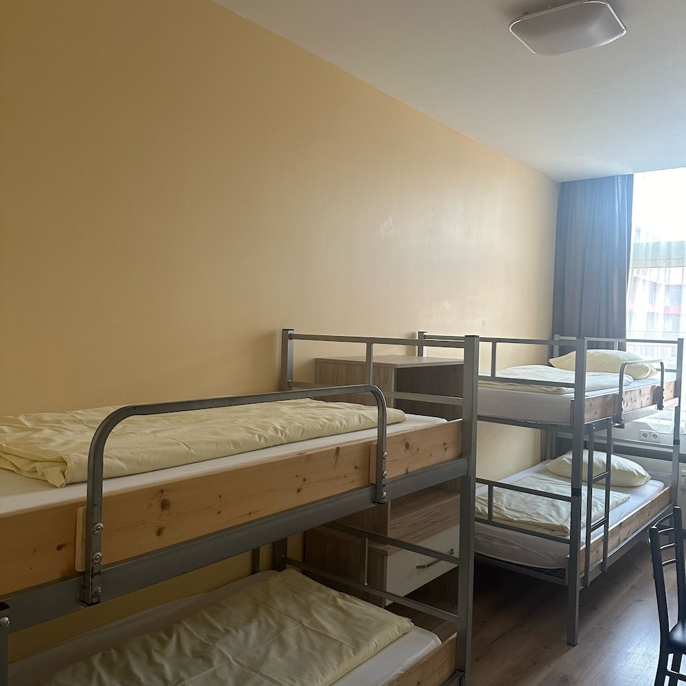 Low Budget Hostel 15/53
