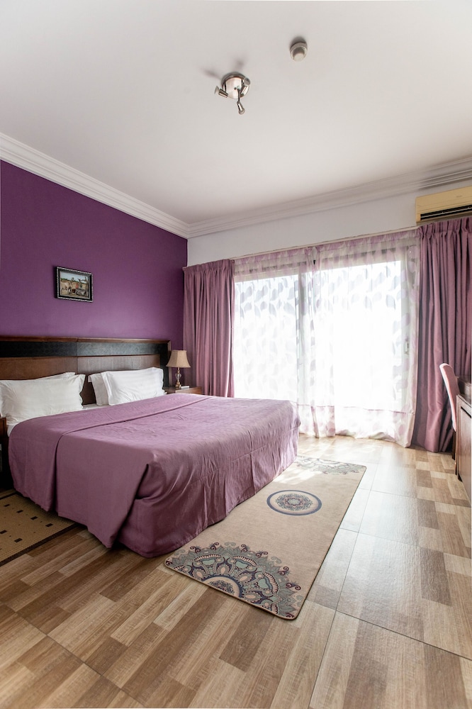 DELUXE, DOUBLE BED