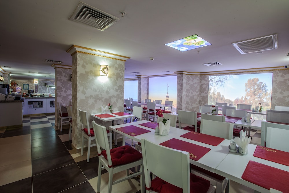 Empire Suite Hotel 25/32