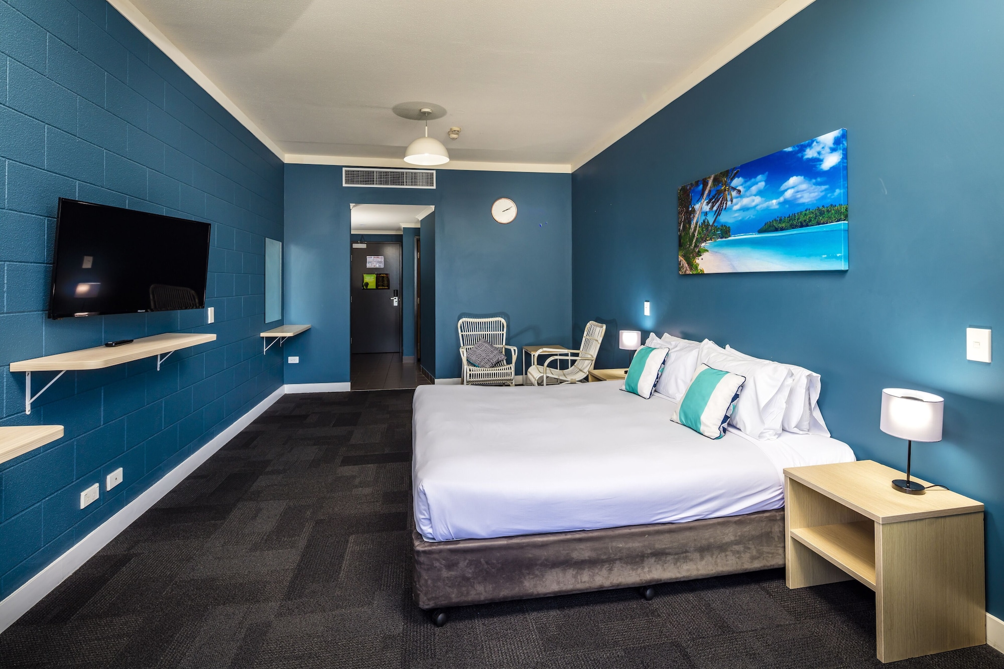 ROOM, KING BED