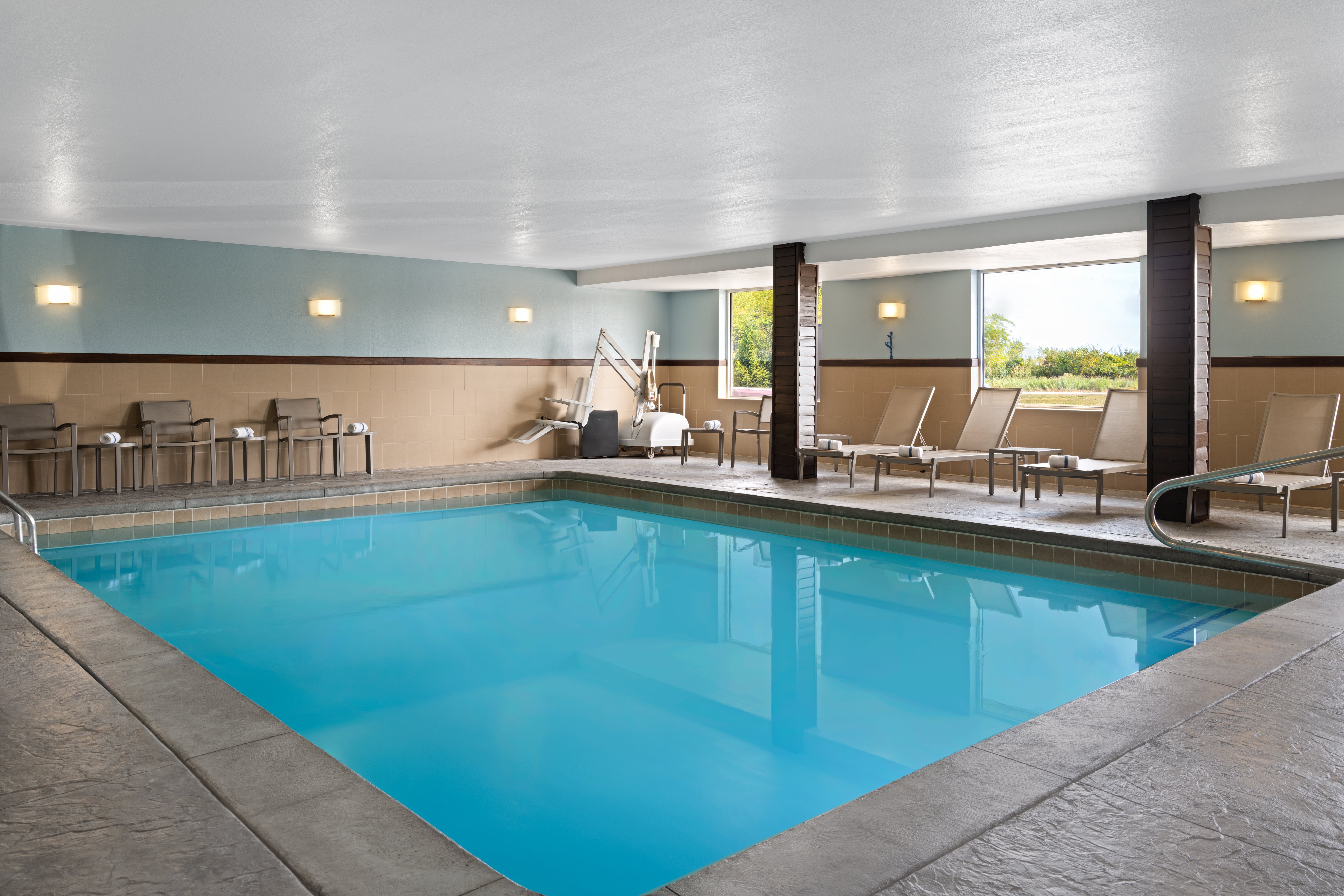 HOLIDAY INN EXPRESS TOLEDO NORTH 29/51